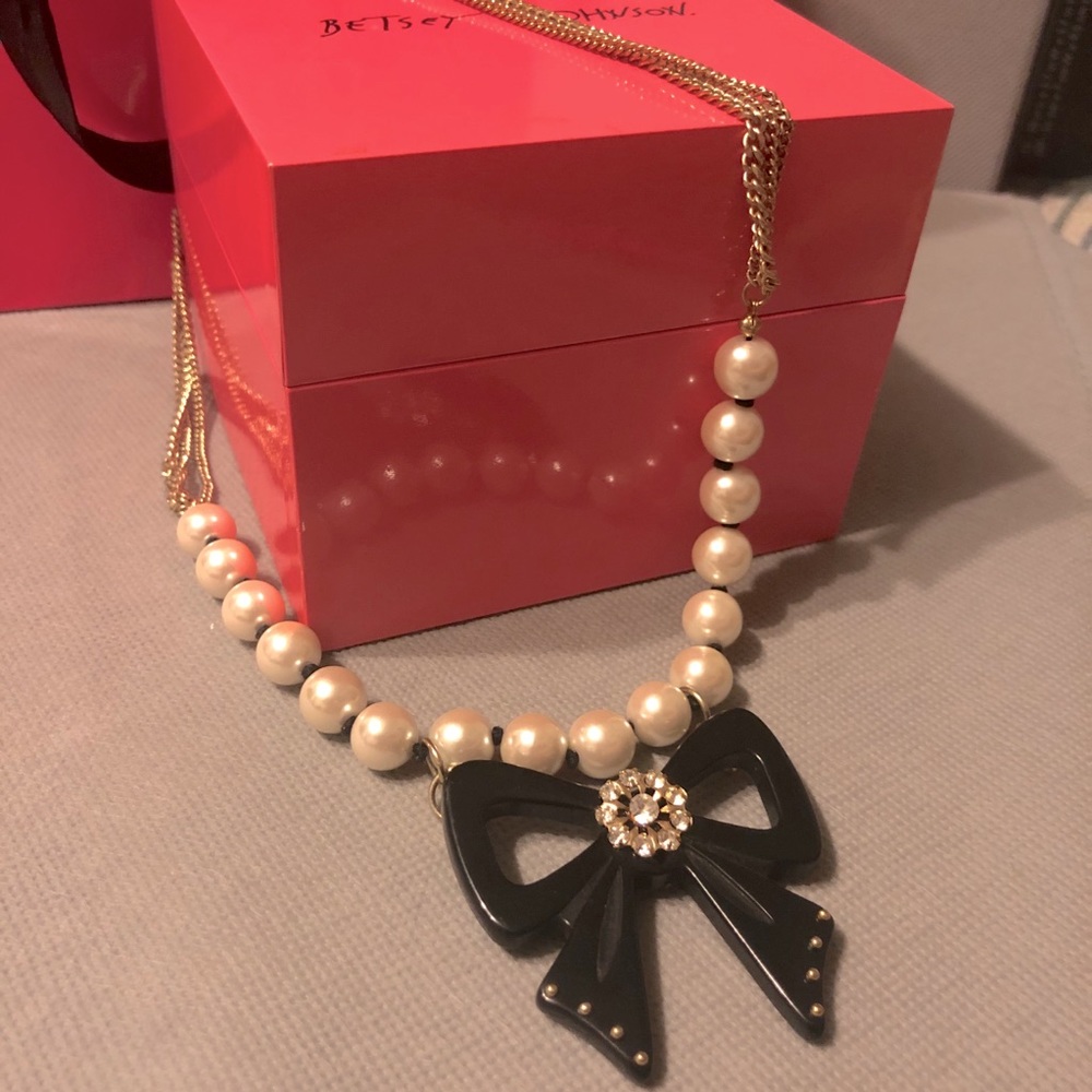 Betsey Johnson pearl black bow necklace rhinestone